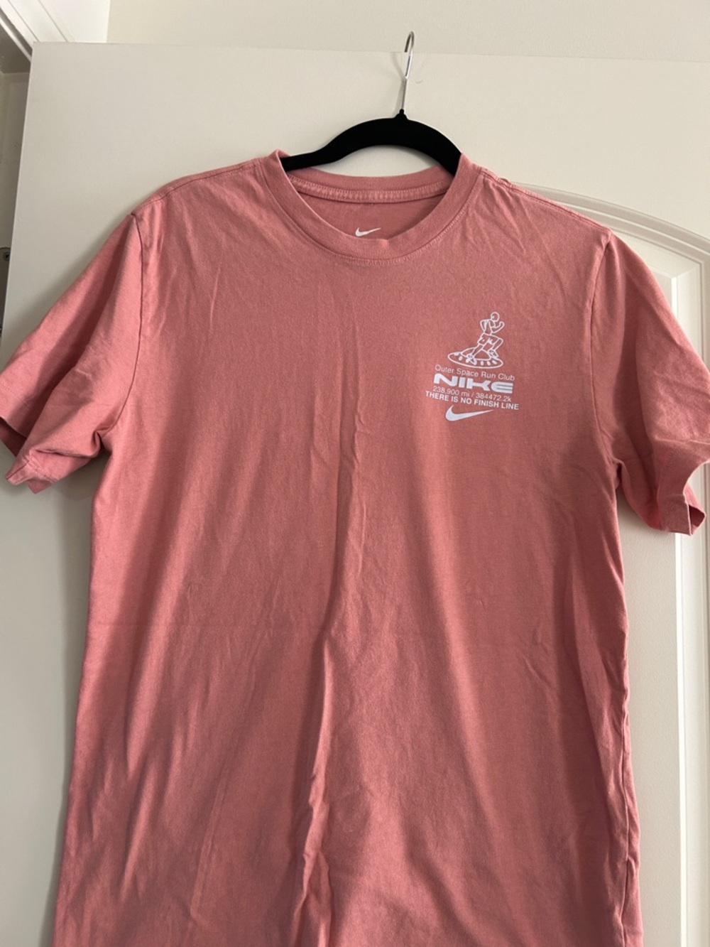 Nike 🩷 Salmon Pink Graphic Short-Sleeve T-Shirt Women’s Small or Youth XL